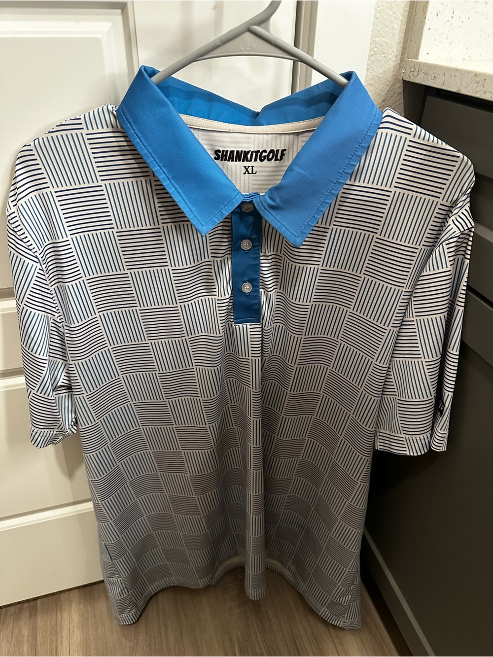 SHANKITGOLF Men's White & Blue Geometric Polo